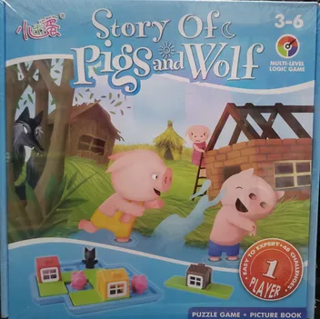 Cajas de juegos de mesa apiladas en la vitrina