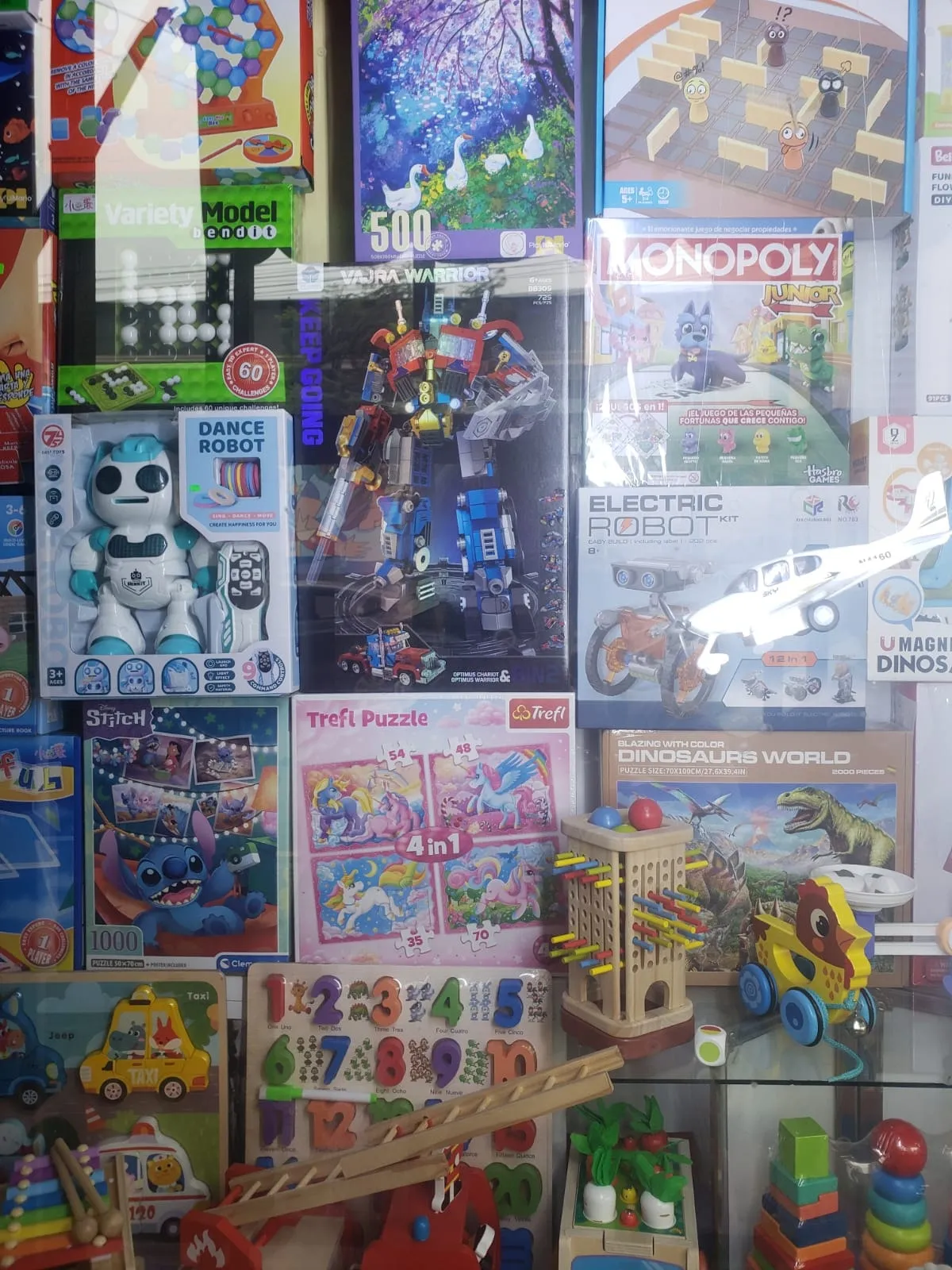 Armables, robots y rompecabezas en la vitrina